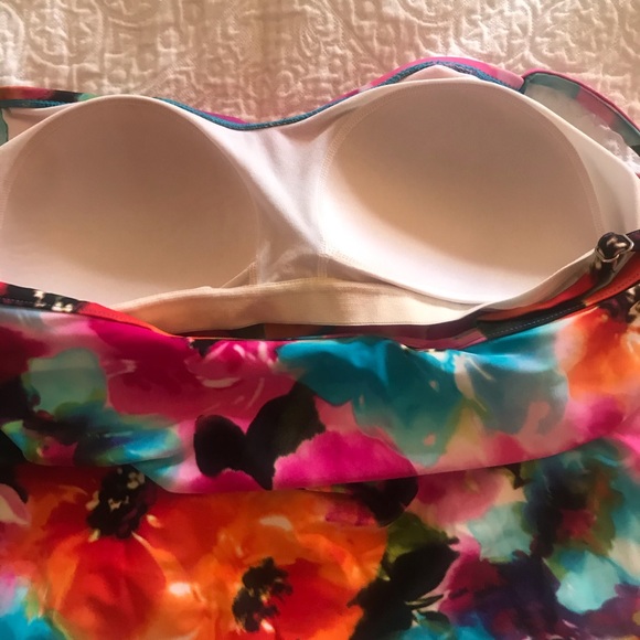 RUFFLE SWIM TOP- in EUC - Picture 3 of 4